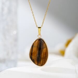 Tigers eye pendant necklace. 1.6"Hx .8"W; 17.3" o-chain with a 2" extender; nwot